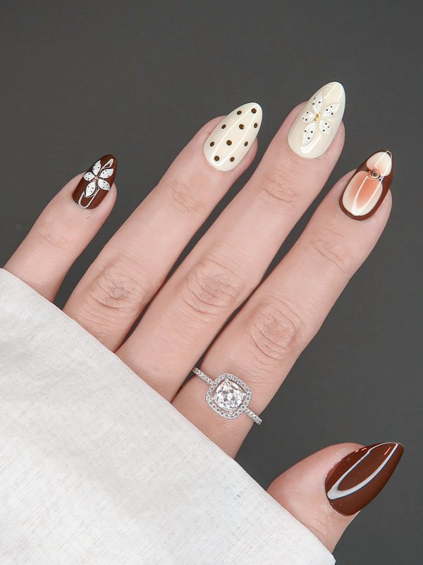 Manucure Roxy Nails motifs fleuris